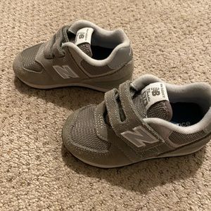 New balance 6.5 baby Velcro shoes